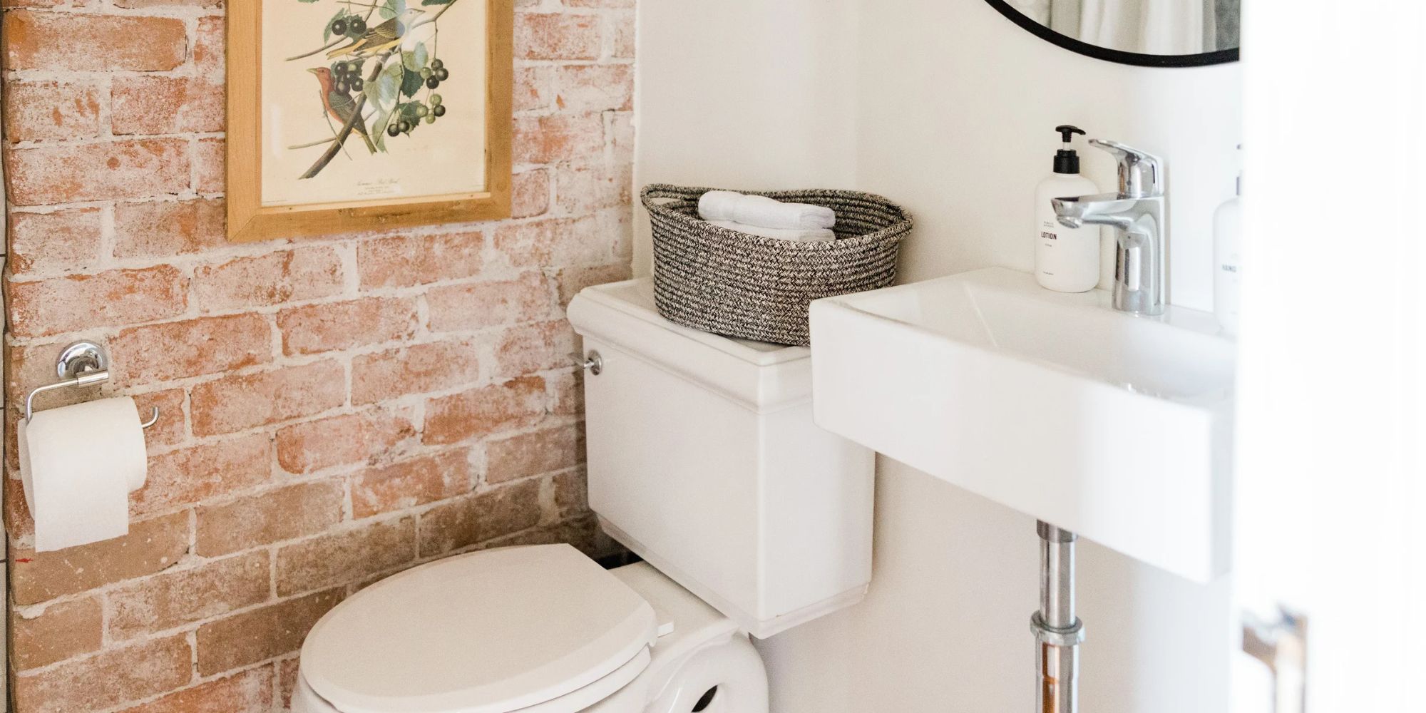 Vas WC suspendat compact pe perete: avantaje și cum să îl instalezi corect